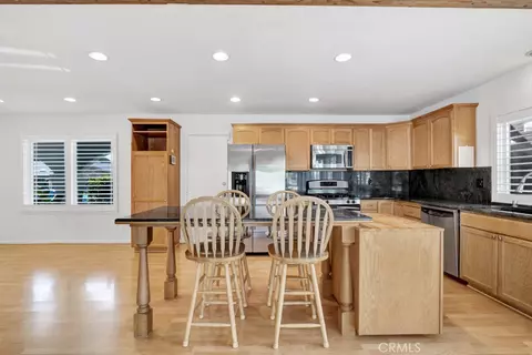 Kitchen - 2048 Shelby Ln, Simi Valley, CA 93065 photo 3 of 3