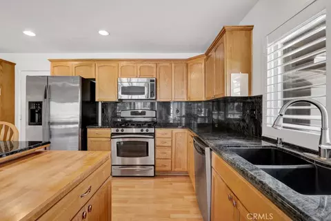 Kitchen - 2048 Shelby Ln, Simi Valley, CA 93065 photo 2 of 3