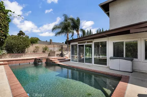 Exterior - 2048 Shelby Ln, Simi Valley, CA 93065 photo 4 of 10