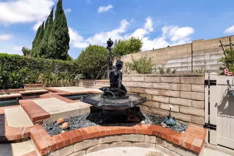 Exterior - 2048 Shelby Ln, Simi Valley, CA 93065 photo 7 of 10