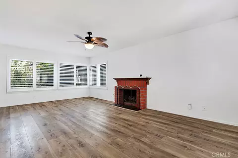 Living - 2048 Shelby Ln, Simi Valley, CA 93065 photo 2 of 4