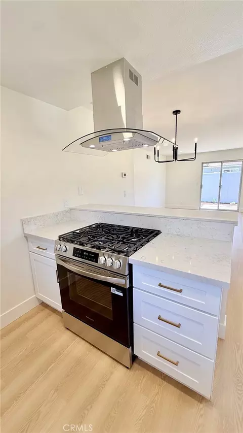 Kitchen - 28196 Robin, Saugus, CA 91350 photo 1 of 4