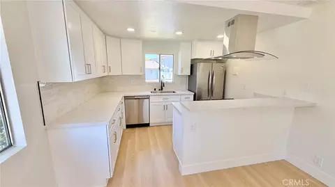 Kitchen - 28196 Robin, Saugus, CA 91350 photo 4 of 4