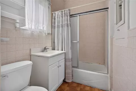 Bath - 804 E Palmer Ave, Glendale, CA 91205 photo 2 of 5