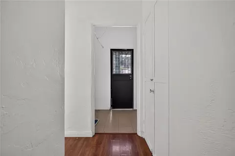 Entry Way - 804 E Palmer Ave, Glendale, CA 91205 photo 10 of 12