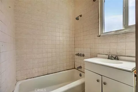 Bath - 804 E Palmer Ave, Glendale, CA 91205 photo 3 of 5