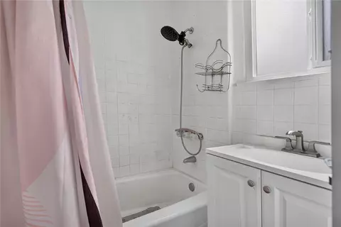 Bath - 804 E Palmer Ave, Glendale, CA 91205 photo 4 of 5