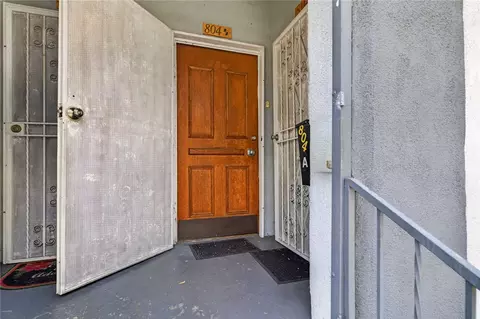 Entry Way - 804 E Palmer Ave, Glendale, CA 91205 photo 3 of 12