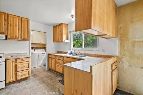 Kitchen - 1340 Durham St, Simi Valley, CA 93065 photo 1 of 2