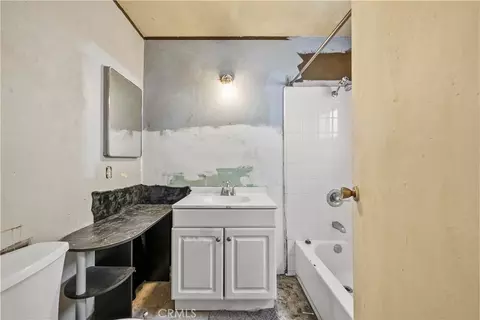 Bath - 1340 Durham St, Simi Valley, CA 93065 photo 3 of 4