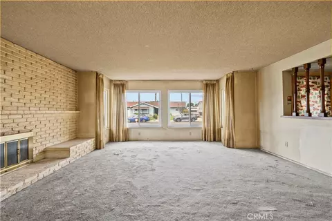 Living - 1340 Durham St, Simi Valley, CA 93065 photo 2 of 6