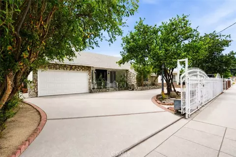 11840 Gilmore, North Hollywood, CA 91606