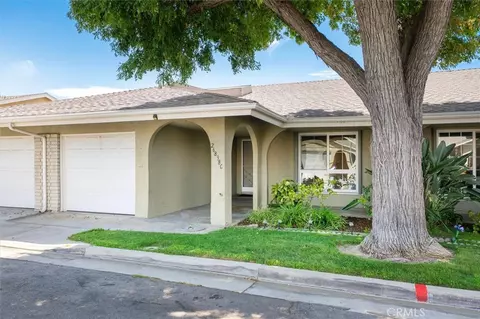 26838 Avenue Of The Oaks #C, Newhall, CA 91321