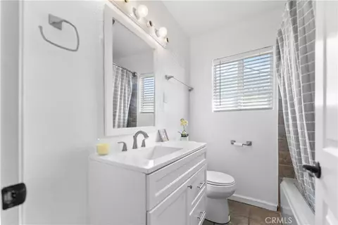 Bath - 13902 S Zamora, Compton, CA 90222 photo 1 of 2