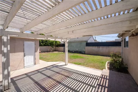 Exterior - 13902 S Zamora, Compton, CA 90222 photo 5 of 9