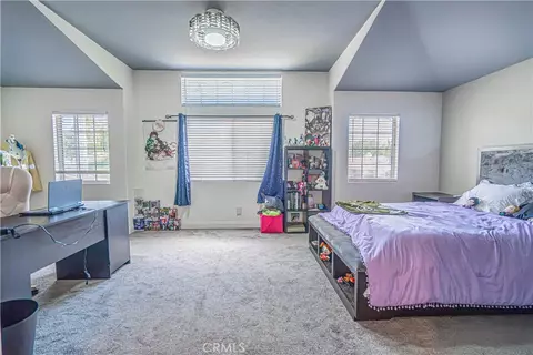 Bedroom - 21720 Don Gee Ct, Saugus, CA 91350 photo 6 of 9