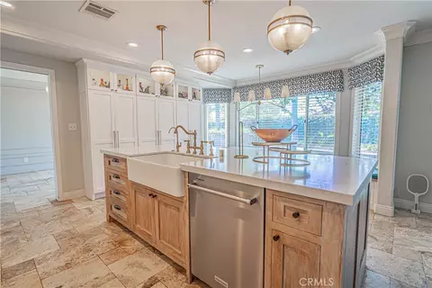 Kitchen - 21720 Don Gee Ct, Saugus, CA 91350 photo 4 of 10