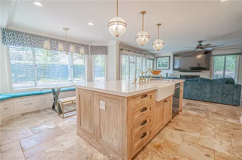 Kitchen - 21720 Don Gee Ct, Saugus, CA 91350 photo 8 of 10