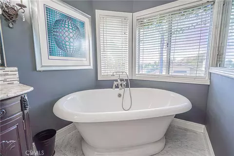 Bath - 21720 Don Gee Ct, Saugus, CA 91350 photo 5 of 8