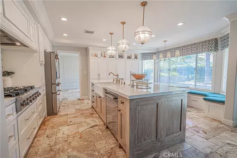 Kitchen - 21720 Don Gee Ct, Saugus, CA 91350 photo 2 of 10