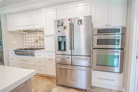 Kitchen - 21720 Don Gee Ct, Saugus, CA 91350 photo 6 of 10