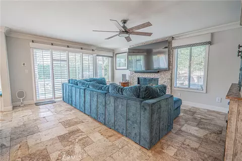 Living - 21720 Don Gee Ct, Saugus, CA 91350 photo 2 of 4