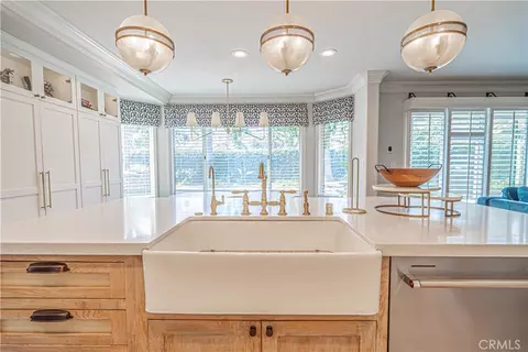 Kitchen - 21720 Don Gee Ct, Saugus, CA 91350 photo 9 of 10