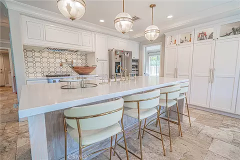 Kitchen - 21720 Don Gee Ct, Saugus, CA 91350 photo 5 of 10