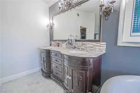 Bath - 21720 Don Gee Ct, Saugus, CA 91350 photo 6 of 8