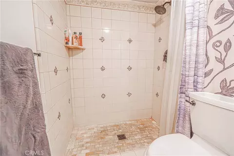 Bath - 21720 Don Gee Ct, Saugus, CA 91350 photo 2 of 8