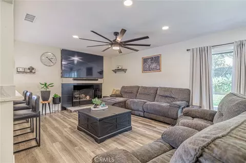 Living - 2575 Victoria, Simi Valley, CA 93065 photo 2 of 2