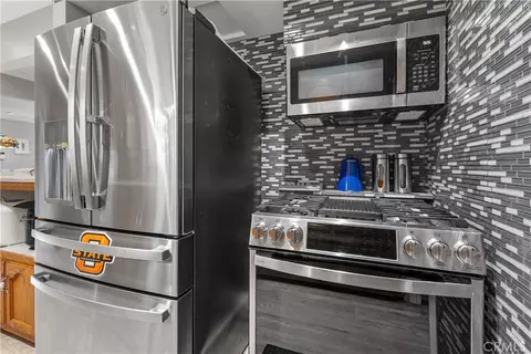 Kitchen - 10739 Helendale, Tujunga, CA 91042 photo 2 of 3