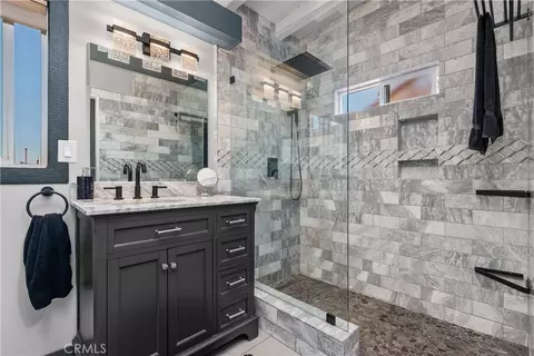Bath - 10739 Helendale, Tujunga, CA 91042 photo 4 of 4