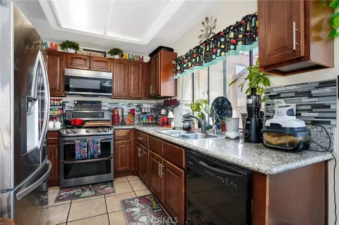 Kitchen - 44809 Caboose Dr, Lancaster, CA 93535 photo 2 of 2