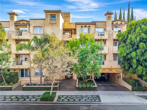 12044 Hoffman St #303, Studio City, CA 91604