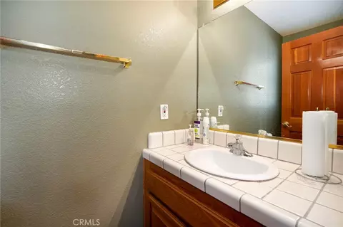 Bath - 14664 Pamlico Rd, Apple Valley, CA 92307 photo 1 of 6
