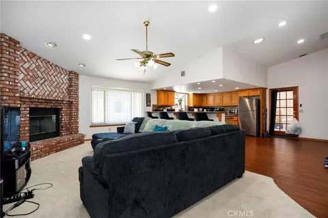 Living - 14664 Pamlico Rd, Apple Valley, CA 92307 photo 5 of 9