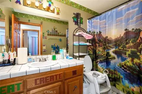 Bath - 14664 Pamlico Rd, Apple Valley, CA 92307 photo 5 of 6