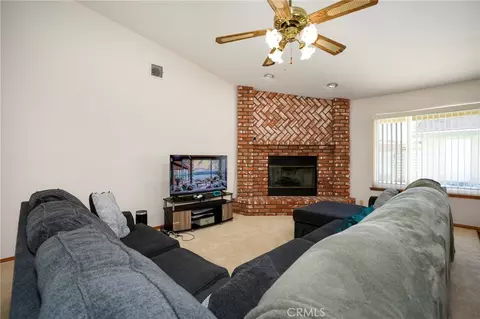 Living - 14664 Pamlico Rd, Apple Valley, CA 92307 photo 4 of 9