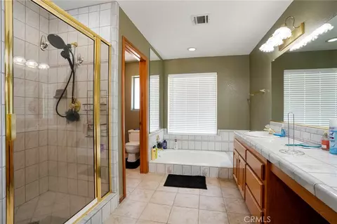 Bath - 14664 Pamlico Rd, Apple Valley, CA 92307 photo 4 of 6