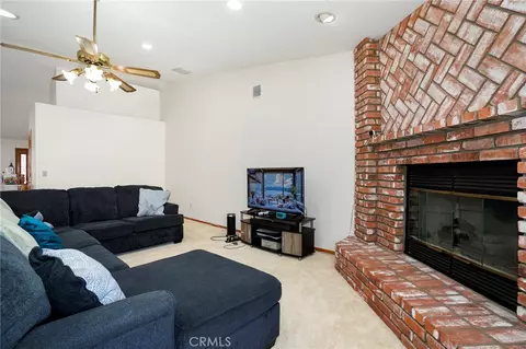 Living - 14664 Pamlico Rd, Apple Valley, CA 92307 photo 2 of 9