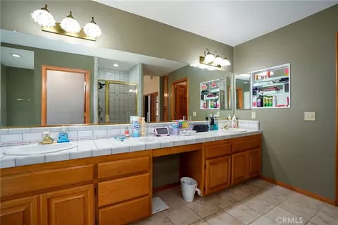 Bath - 14664 Pamlico Rd, Apple Valley, CA 92307 photo 3 of 6