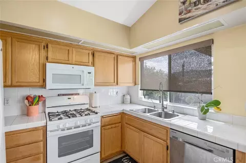 Kitchen - 430 River St, Fillmore, CA 93015 photo 2 of 2