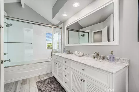 Bath - 372 Spring Breeze Ct, Simi Valley, CA 93065 photo 3 of 6