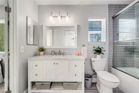 Bath - 372 Spring Breeze Ct, Simi Valley, CA 93065 photo 5 of 6