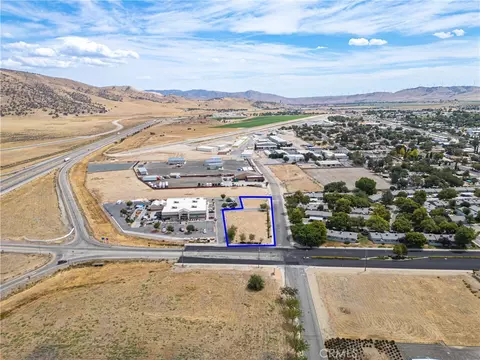 408 N Mill St, Tehachapi, CA 93561 photo 4
