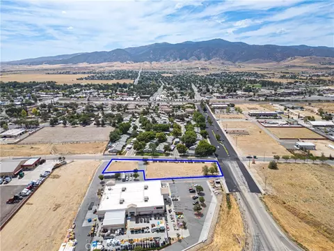 408 N Mill St, Tehachapi, CA 93561 photo 3