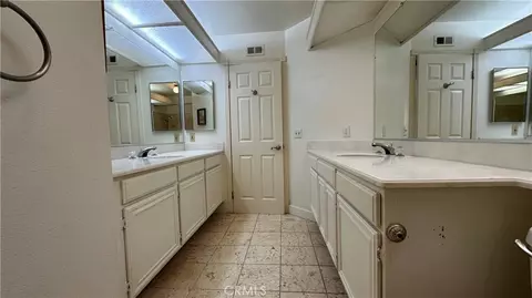 Bath - 12441 Mountain Trail St, Moorpark, CA 93021 photo 2 of 4