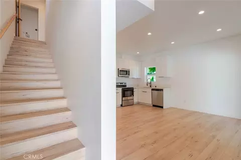 Entry Way - 6837 Yolanda Ave, Reseda, CA 91335 photo 3 of 4
