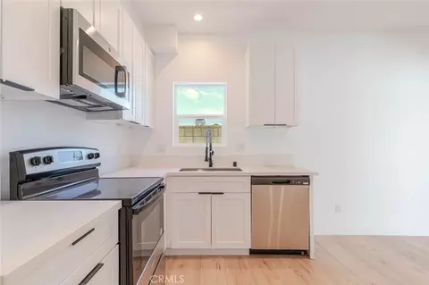 Kitchen - 6837 Yolanda Ave, Reseda, CA 91335 photo 7 of 7